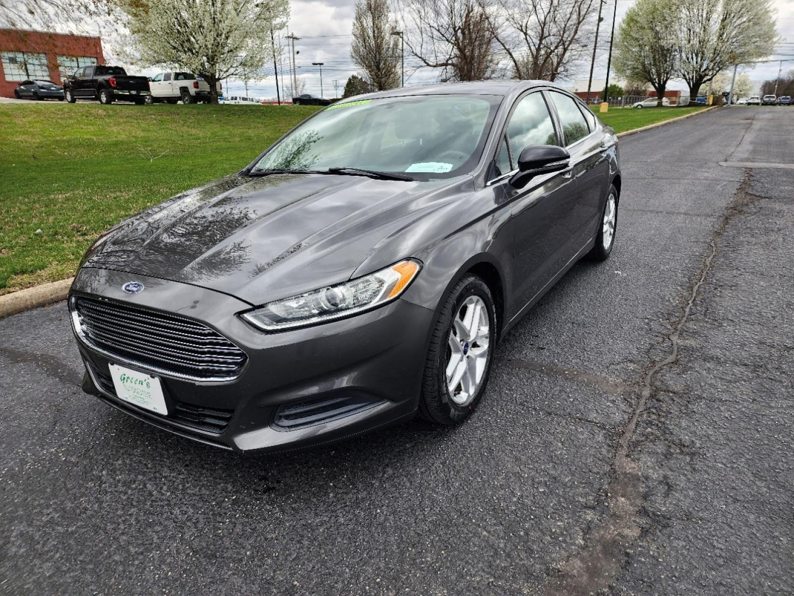 2015 Gray /Gray Ford Fusion SE (3FA6P0HD0FR) with an 1.5L L4 DOHC 16V engine, Automatic transmission, located at 1221 Madison St., Shelbyville, TN, 37160, (931) 680-9439, 0.000000, 0.000000 - Photo #0
